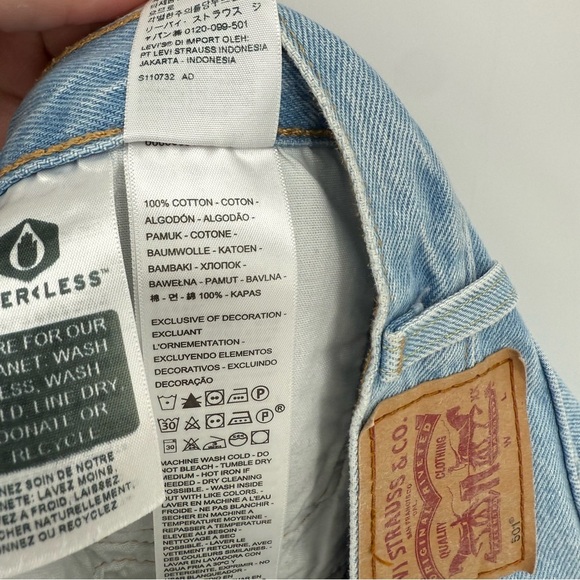 Levi’s 501 Original High Rise Button Fly Cut Off Denim Shorts in Light Wash 32 - Picture 12 of 15